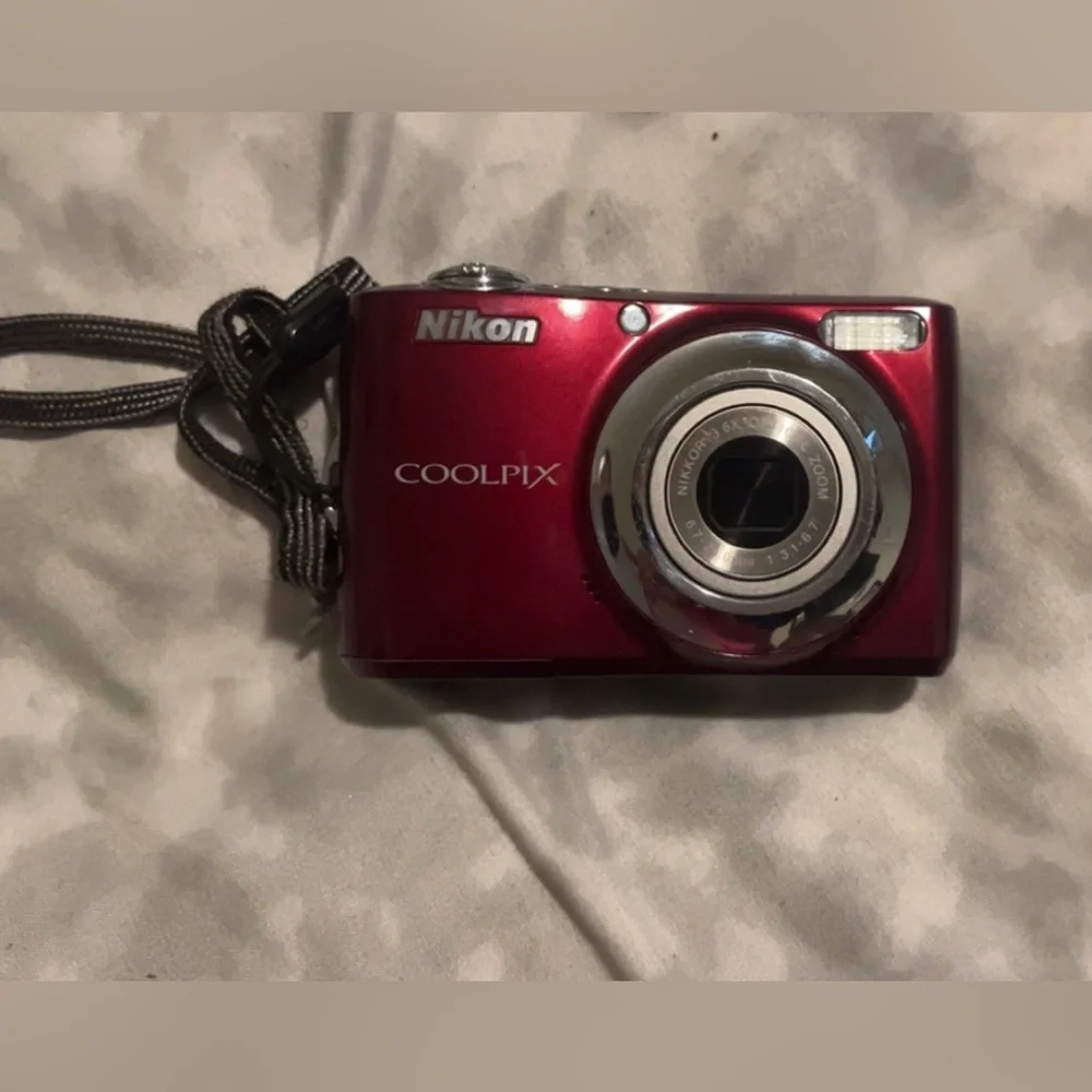 NIKON COOLPIX L24 14.0 MEGAPIXELS 3.6X ZOOM DIGITAL CAMERA